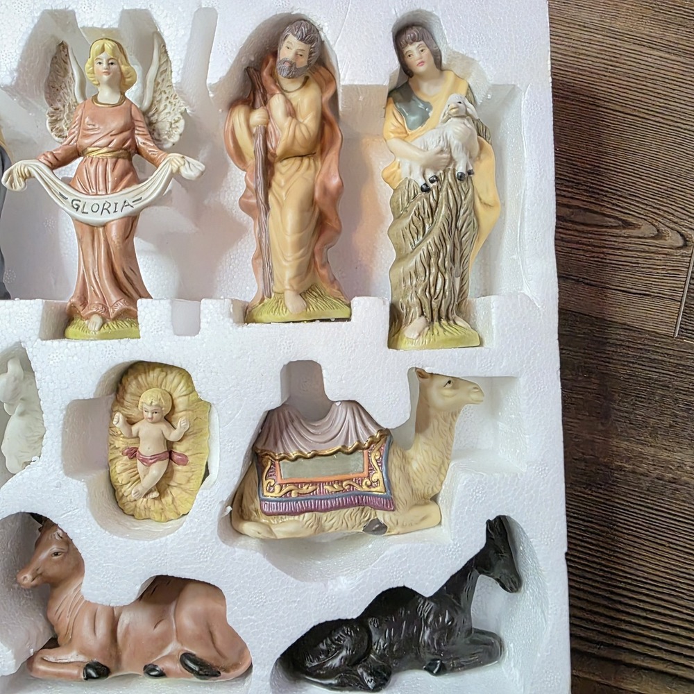 Breckenridge Holiday Nativity Hand-Painted Bisque Porcelain Set of 13 Figurines - Picture 6 of 6